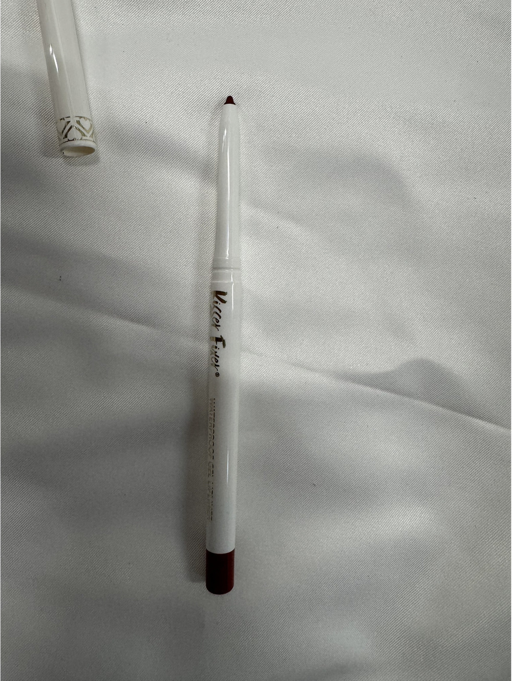 Belle Beauty Kisser Fixer Waterproof Gel Lip Liner in True Red